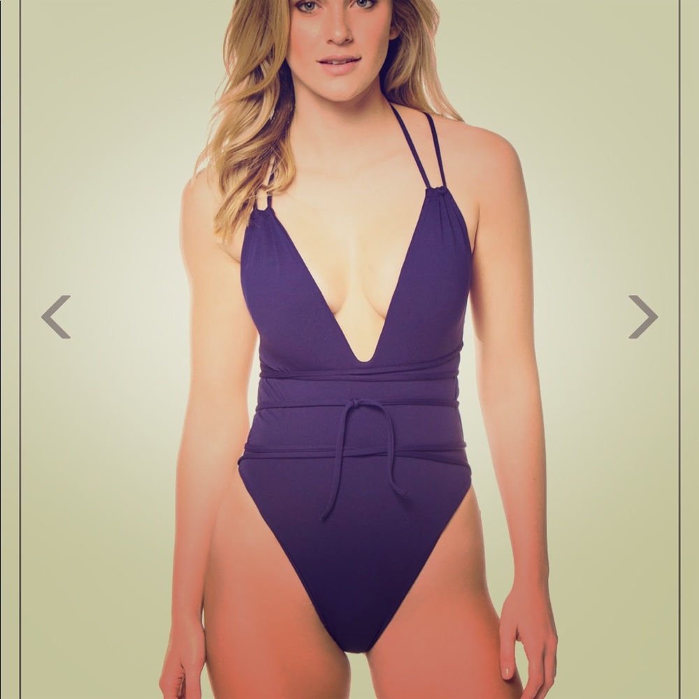 LeSwim one piece bathing suit